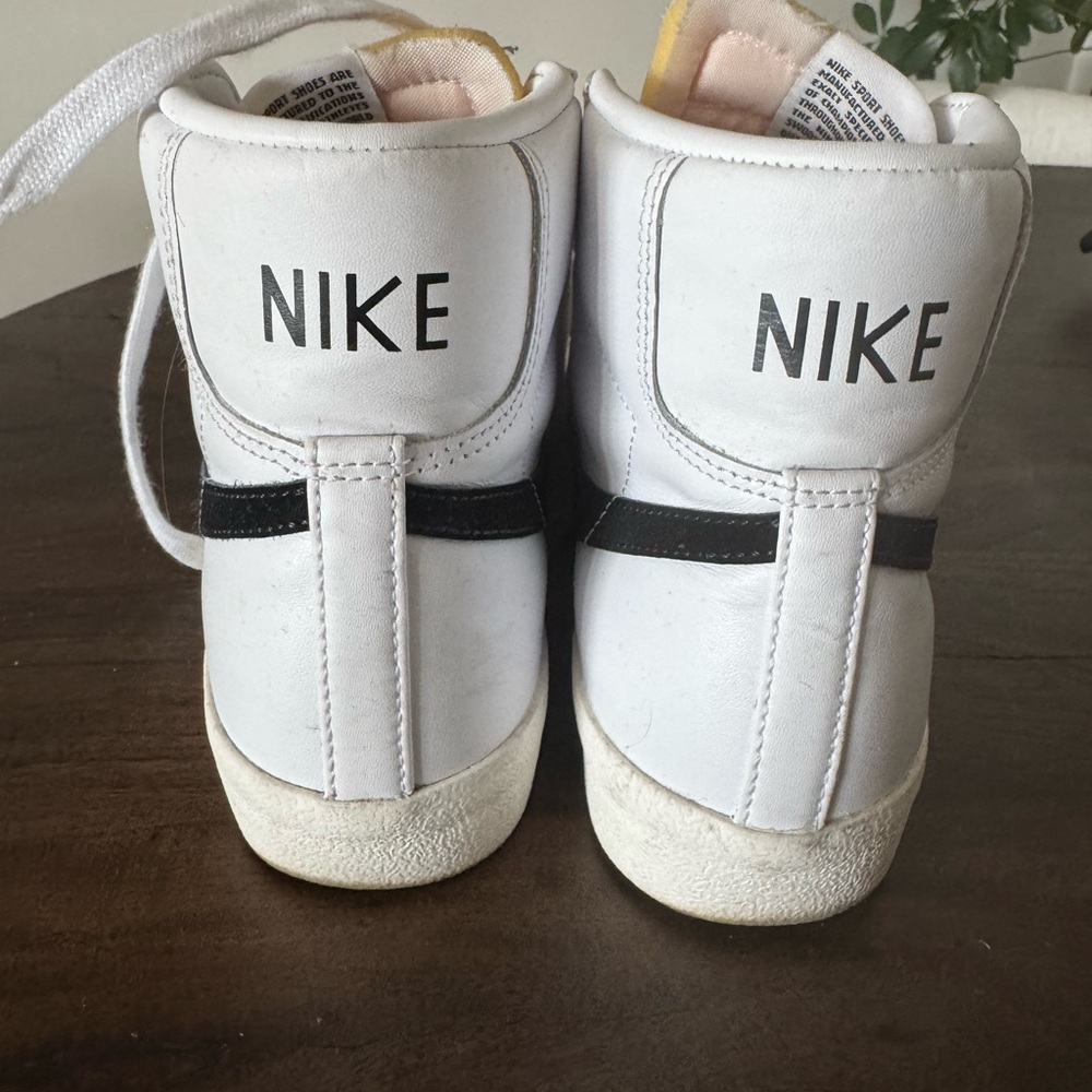 Nike Women’s Blazer Mid 77 - Picture 3 of 8